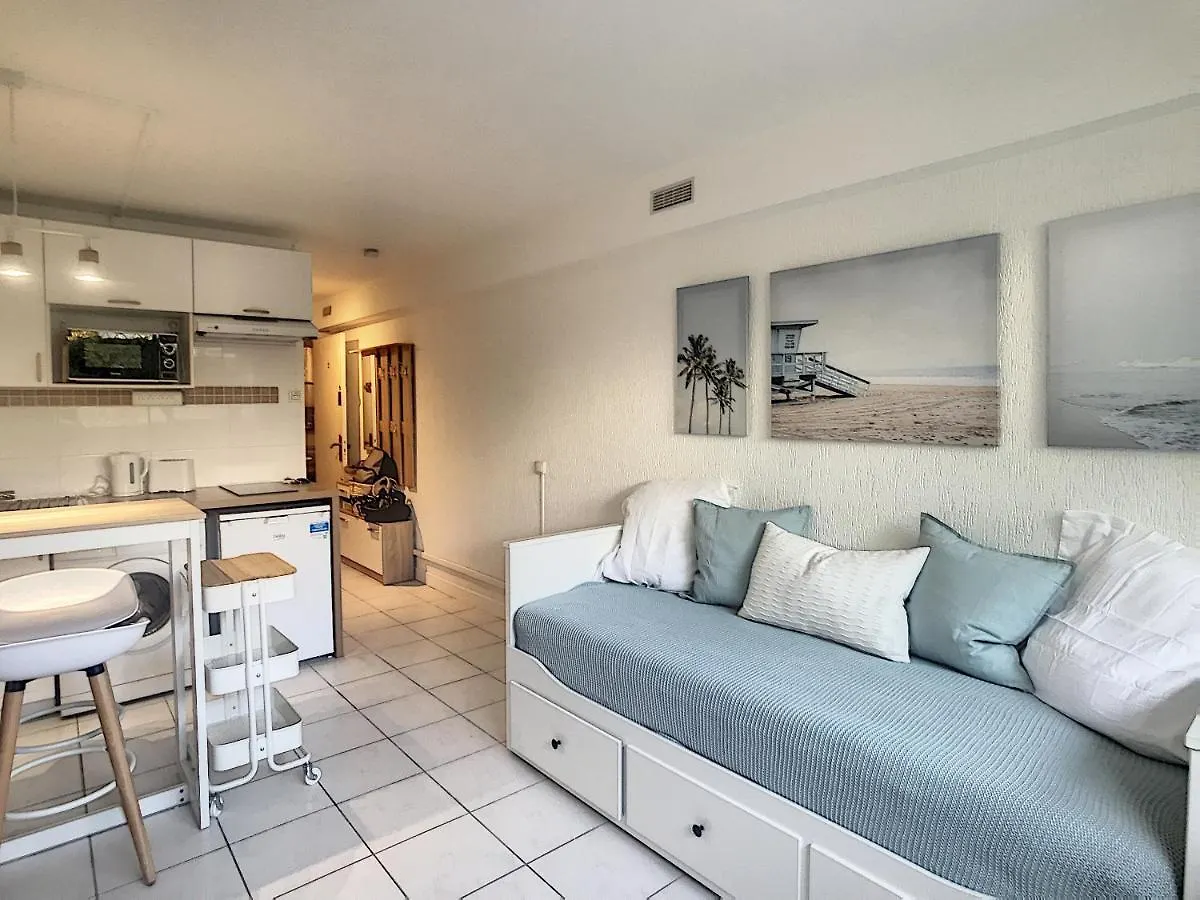 Golfe Juan Studio Dans Residence Avec Piscine Vallauris Apartment